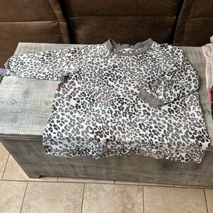 Secret treasure pajama top 3/4 length sleeve slit sides